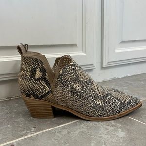 Size 9.5 Dolce Vita booties